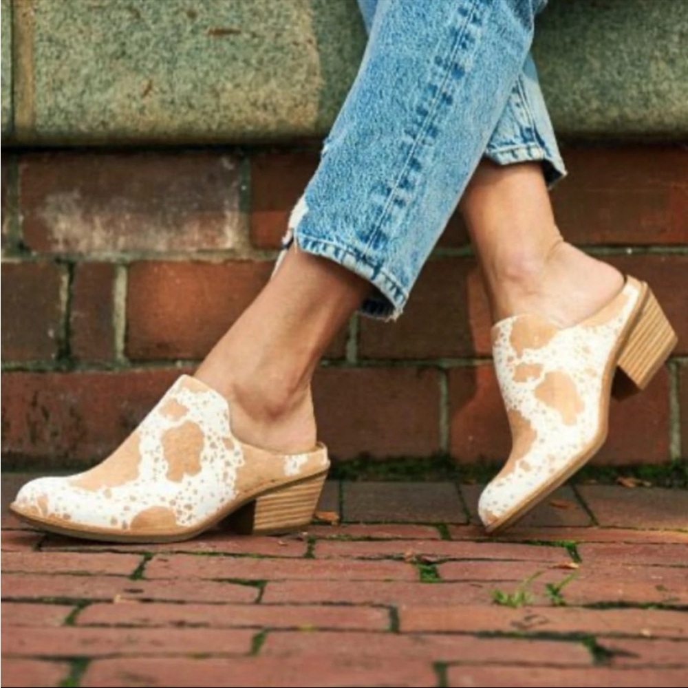 Sofft Ameera Western Cow Hair Mule Caramel Ivory Leather Shoes 10M